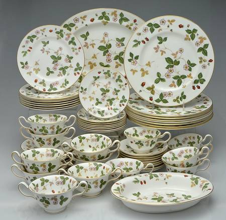 Wild Strawberry (Bone & Oven To Table) 58 Piece Estate Set