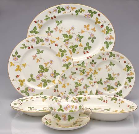 Wild Strawberry (Bone & Oven To Table) 50 Piece Estate Set