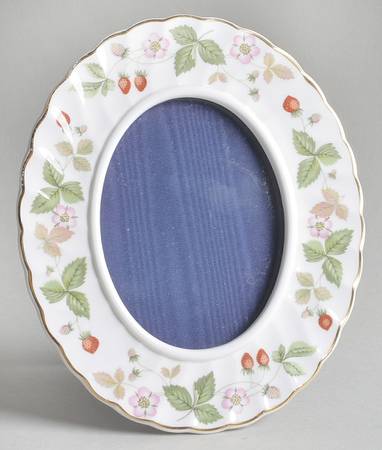 Wild Strawberry (Bone & Oven To Table) Oval Frame-Holds 3" X 4"