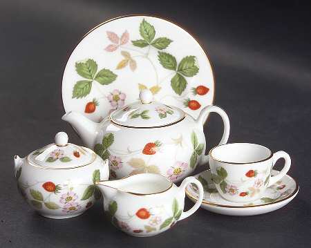 Wild Strawberry (Bone & Oven To Table) Miniature Tea Set (Creamer, Suger, Tea Pot)