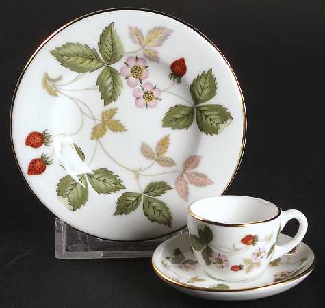 Wild Strawberry (Bone & Oven To Table) Mini Boxed Set, Cup and Saucer, and Plate