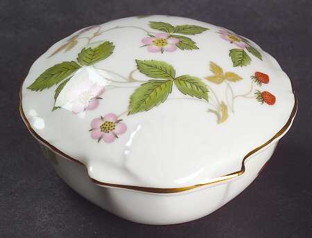 Wild Strawberry (Bone & Oven To Table) Shell Shaped Box with Lid