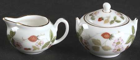 Wild Strawberry (Bone & Oven To Table) Mini Boxed Set, Creamer and Sugar with Lid