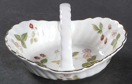 Wild Strawberry (Bone & Oven To Table) 5" Handled Canterbury Basket