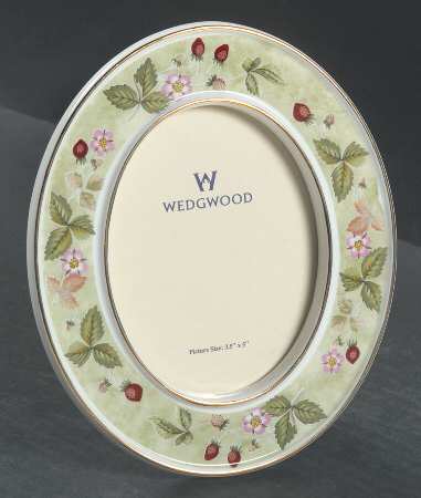 Wild Strawberry (Bone & Oven To Table) 6" Oval Picture Frame