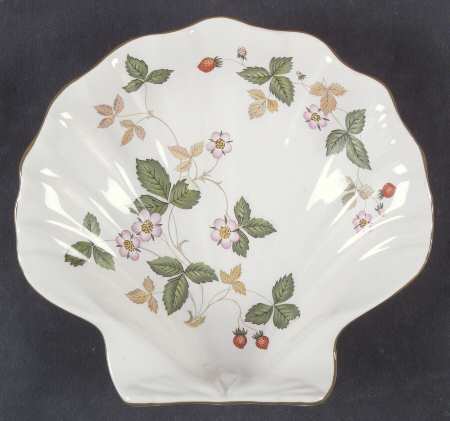 Wild Strawberry (Earthenware) Shell Shaped Dish