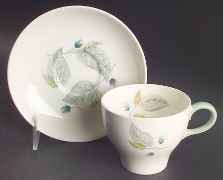 Woodbury Flat Cup & Saucer Set