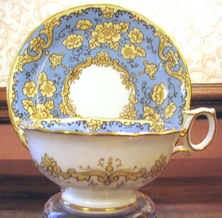 W1259 Footed Cup & Saucer Set