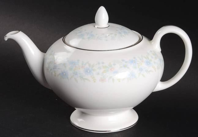 Wyndham Teapot & Lid