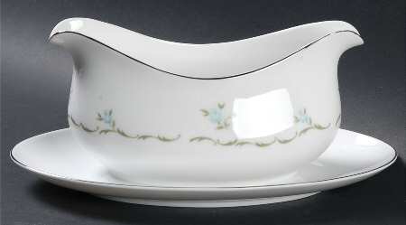 Abby Gravy Boat with Attached Underplate