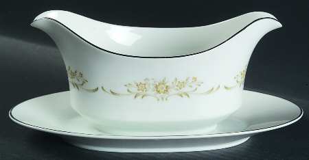 Aurora Gravy Boat with Attached Underplate