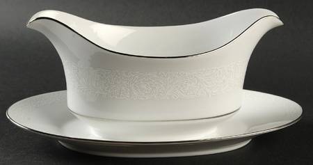 Bridal Lace Gravy Boat with Attached Underplate