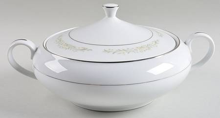 Fontana Round Covered Vegetable