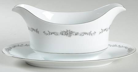 Harmony Gravy Boat with Attached Underplate