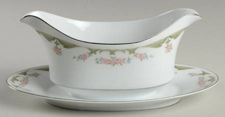 Lizbeth Gravy Boat with Attached Underplate