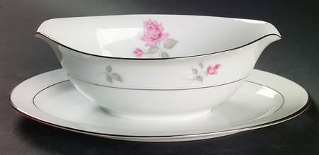 Maxine Gravy Boat with Attached Underplate