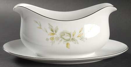Melrose Gravy Boat with Attached Underplate