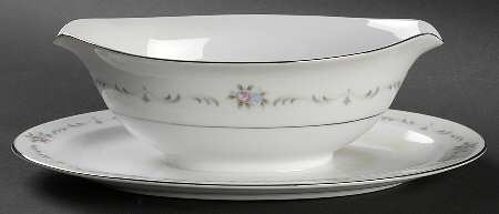 Valencia Gravy Boat with Attached Underplate