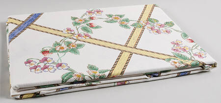 Sarah's Garden 70" Round Tablecloth