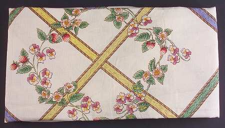 Sarah's Garden 68" X 84" Oval Tablecloth