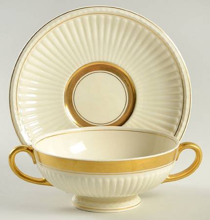 WW97 Footed Cream Soup Bowl & Saucer Set