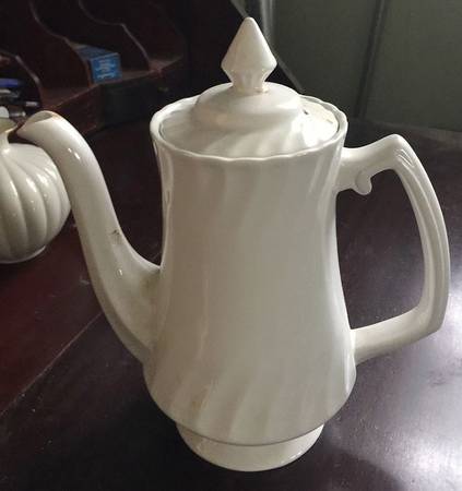 Camelot White Coffee Pot & Lid