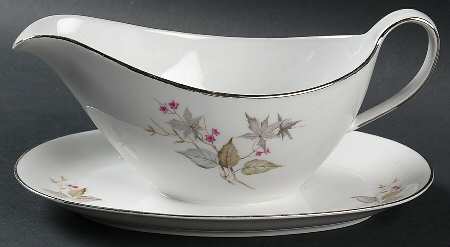 WIG262 Gravy Boat with Attached Underplate