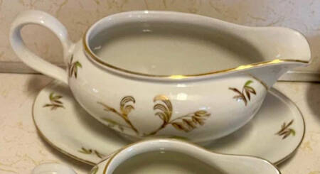 WIG272 Gravy Boat with Attached Underplate