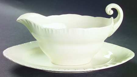 Shell Edge Gravy Boat & Underplate/Relish