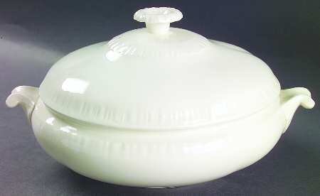Shell Edge Round Covered Vegetable