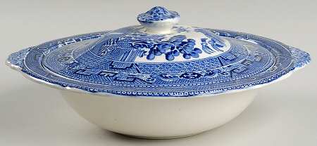Willow Blue (Scalloped, No Trim) Round Covered Vegetable