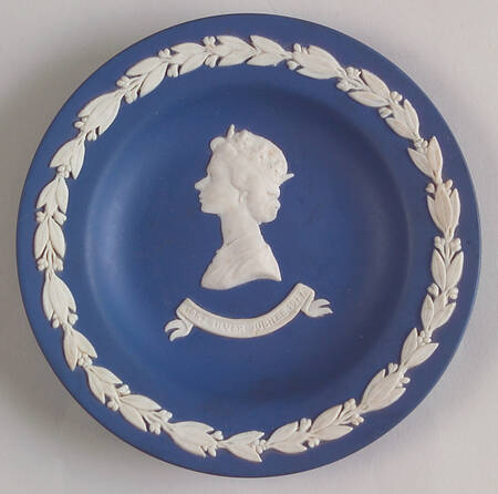 Queen Elizabeth on Royal Blue Jasperware Round Personality Tray
