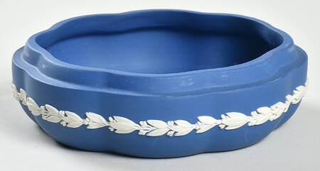 Queen Elizabeth on Royal Blue Jasperware Large Scalloped Candy Box-No Lid