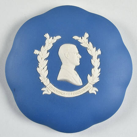 Queen Elizabeth on Royal Blue Jasperware Lid for Large Scalloped Candy Box