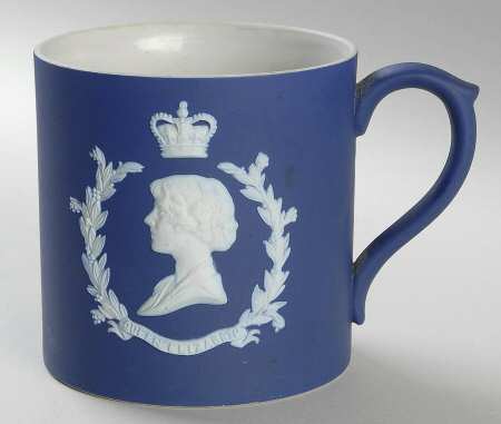 Queen Elizabeth on Royal Blue Jasperware Grandmug