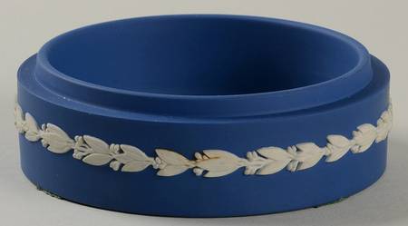 Queen Elizabeth on Royal Blue Jasperware 4" Round Box No Lid
