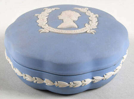 Queen Elizabeth II on Lavender Jasperware Large Scalloped Candy Box & Lid