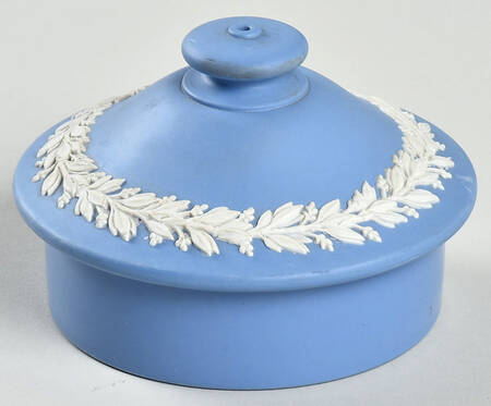 Queen Elizabeth II on Lavender Jasperware Lid for Teapot