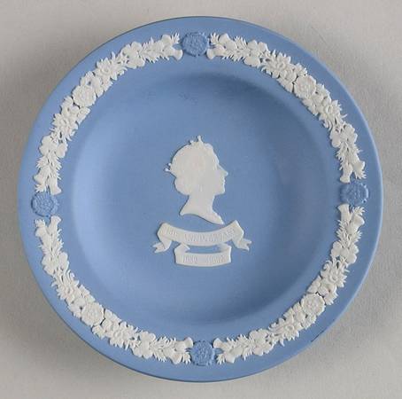 Queen Elizabeth II on Lavender Jasperware 4" Round Tray