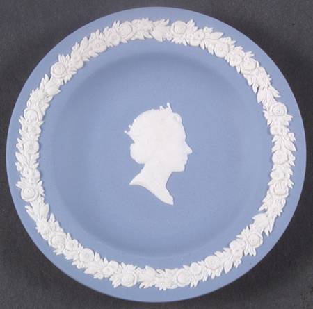 Queen Elizabeth II on Lavender Jasperware Round Personality Tray