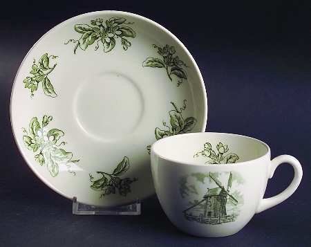 WW121 Flat Cup & Saucer Set