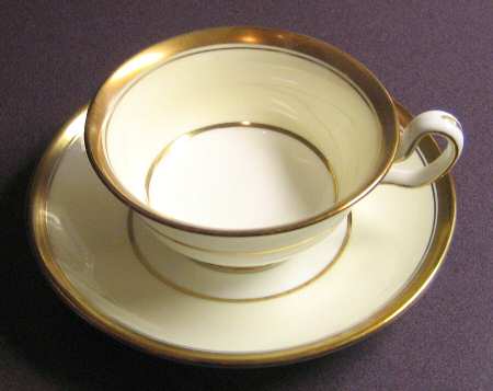 WW129 Footed Cup & Saucer Set