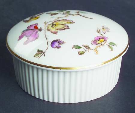 Swallow (No Design Edge, Gold Trim) Round Box & Lid