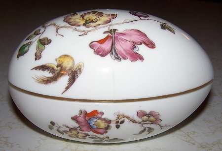 Swallow (No Design Edge, Gold Trim) Small Egg Box & Lid