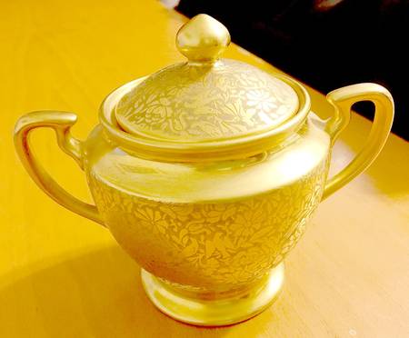Doves, Roses and Daisies Sugar Bowl & Lid