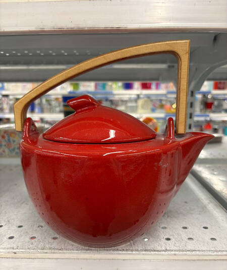 Lifestyle Red Teapot & Lid