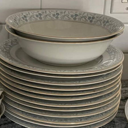 Rochelle 9" Round Vegetable Bowl
