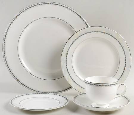 Guinevere 5 Piece Place Setting
