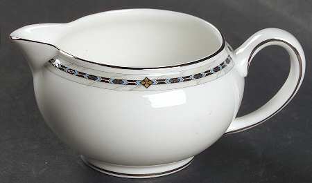 Guinevere 146 Shape Creamer