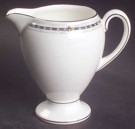 Guinevere Globe Shape Creamer